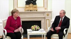 Rusya Devlet Başkanı Putin ile Almanya Başbakanı Merkel'in Moskova'da görüşmesi başladı