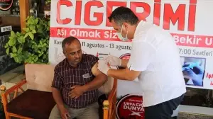 Şanlıurfa'da bir restoranda Kovid-19 aşısı olanlara ciğer kebabı ikram ediliyor
