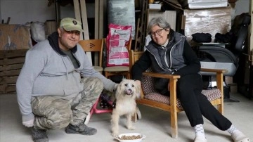 'Şans' adını verdikleri engelli köpeğe çocukları gibi bakıyorlar