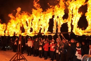 Sarıkamış şehitleri için binler meşalelerle yürüdü