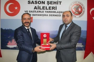 Şehit ailelerinden İHA ve TGRT Haber'e yılın en başarılı haberciliği ödülü verildi