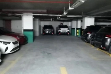 Sıfır otolar rezidansların otoparklarında stoklanıyor