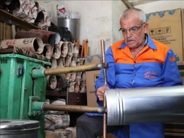 Siirtli dördüncü kuşak teneke ustası 50 yıldır saca şekil veriyor