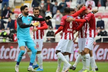 Sivasspor evinde ilk kez kazandı