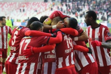 Sivasspor’da, 2 futbolcu ceza sınırında!