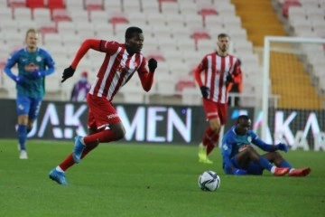 Sivasspor’da 2 futbolcu, sarı kart sınırında