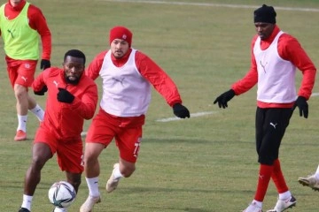 Sivasspor’da Ahmet ve Cofie ceza sınırında