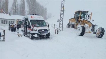 Sivas'ta kalp hastası köylü ekiplerin çalışmasıyla hastaneye kaldırıldı