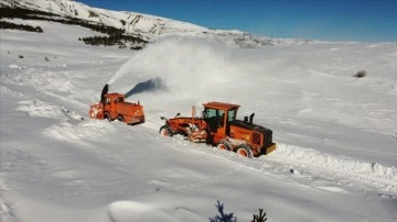 Sivas'ta kar nedeniyle 731 köy yolunda ulaşım sağlanamıyor