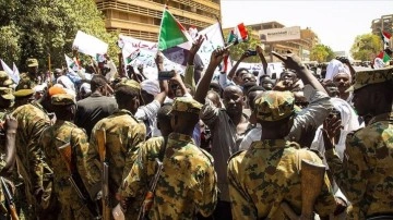 Sudan ordusu, ülkedeki "kaos ve kriz ortamını" sonlandırmak için OHAL ilan etti