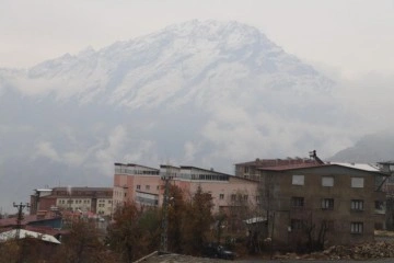 Sümbül Dağı beyaza büründü