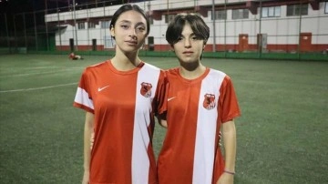 Tek yumurta ikizi kız kardeşlerin hedefi futbolda milli forma