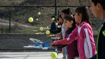 'Tenis zengin sporu' algısını değiştirip dikkatleri Türkiye'ye çektiler