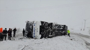 Tokat'ta yolcu otobüsü devrildi, 1 kişi öldü, 18 kişi yaralandı