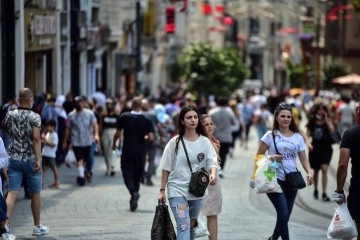 Toplumun yüzde 38’i ihtiyaç halinde dışarı çıkıyor