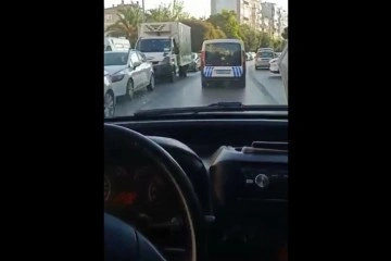 Trafikte doğum sancısı tutan kadını hastaneye polis yetiştirdi