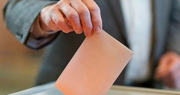 Tunus gelecek yıl referandum ve parlamento seçimleri için sandık başına gidecek