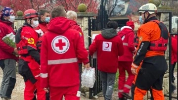 Türk Kızılaydan Bosna Hersek'te sel bölgelerindeki ekiplere gıda ve su yardımı