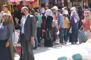 Türkiye’nin 'kırmızı' kategorideki tek ilinde aşı olanlar aşısızlara tepkili