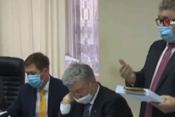 Ukrayna’nın eski Devlet Başkanı Poroşenko, duruşmada uyuyakaldı
