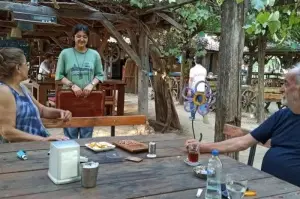 Ülkesini terk etmek zorunda kalsa da sanatını bırakmadı