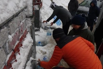 Uludağ'da eksi 10 derecede metrelerce su kuyruğu