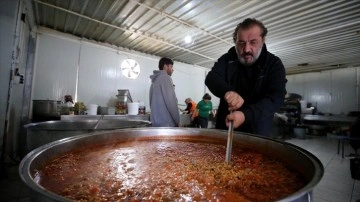 Ünlü şefler, depremzedeler için ocak başında