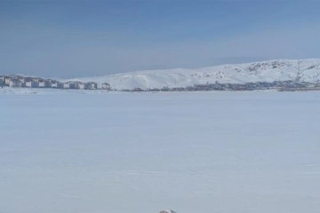 Van’da aşırı soğuklar göletleri dondurdu