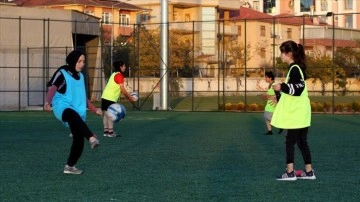 Vanlı kadın futbolcular 3. ligde şampiyonluğu hedefliyor