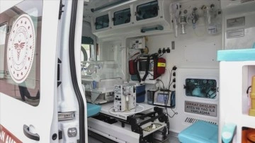 Yenidoğan ambulanslarıyla 20 bin bebek hayata tutundu