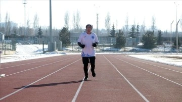 Yıllardır spor yapan 72 yaşındaki 'çılgın dadaş' gençlere taş çıkartıyor