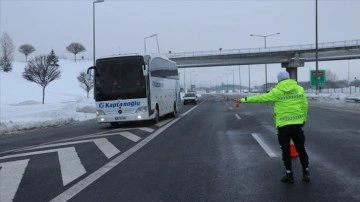 Yolcu otobüslerine Bolu Dağı'ndan İstanbul yönüne geçiş izni verilmeye başlandı