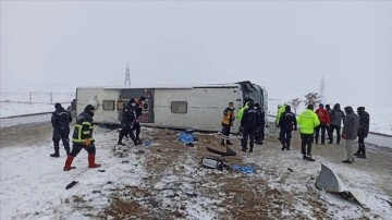 Yozgat'ta yolcu otobüsü devrildi, 1 kişi öldü, 34 kişi yaralandı