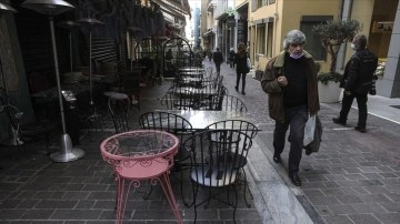 Yunanistan, Kovid-19 ile mücadelede kısıtlama tarihini erkene çekme kararı aldı