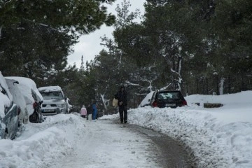Yunanistan'da kar fırtınasında mahsur kalan sürücülere 2 bin euro ödenecek
