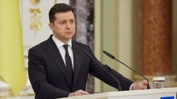 Zelenskiy, Biden'a, Putin'le üçlü formatta görüşmeyi önerdi